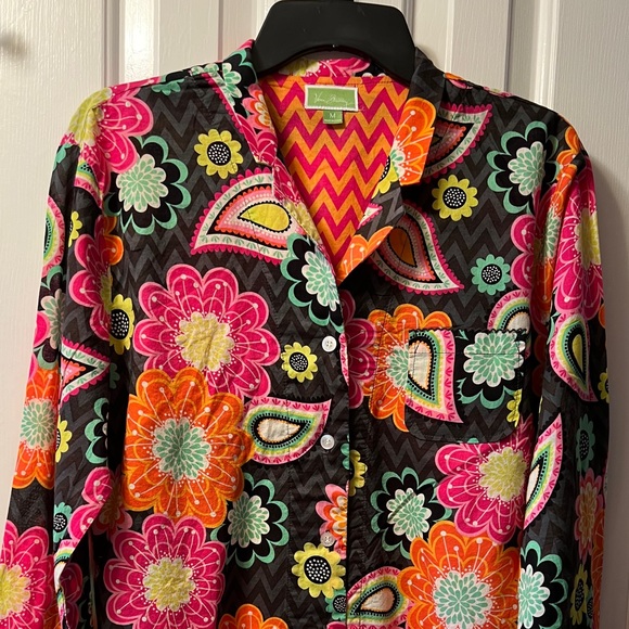 SOLD Vera Bradley Beautiful Floral All Day Wear Blouse - Picture 3 of 10